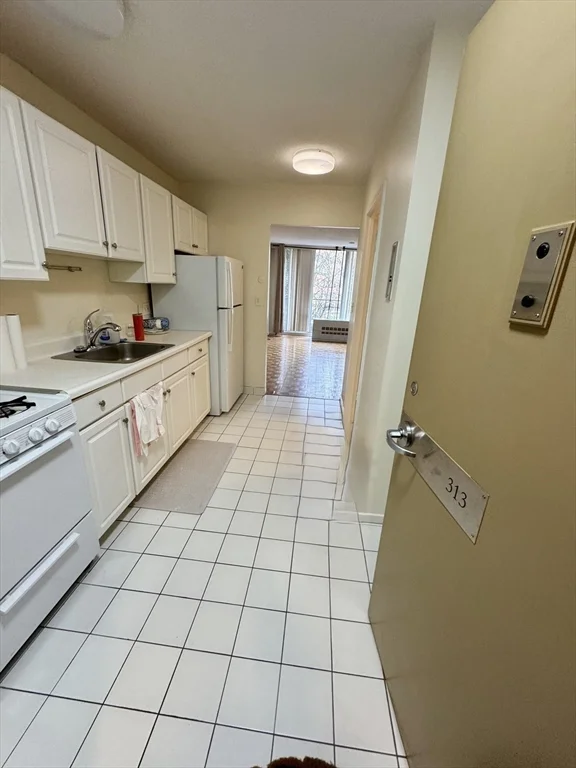Studio bed, 1 bath apartment for rent at 44 Washington St Unit 313, Brookline Village — photo 4 of 11