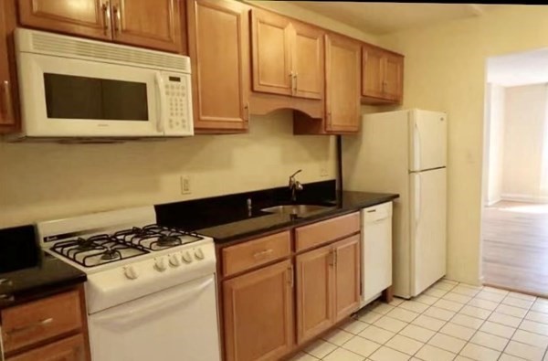 Studio bed, 1 bath apartment for rent at 44 Washington St Unit 408, Brookline Village — photo 4 of 22