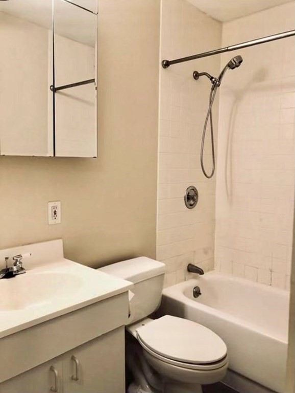 Studio bed, 1 bath apartment for rent at 44 Washington St Unit 408, Brookline Village — photo 5 of 22