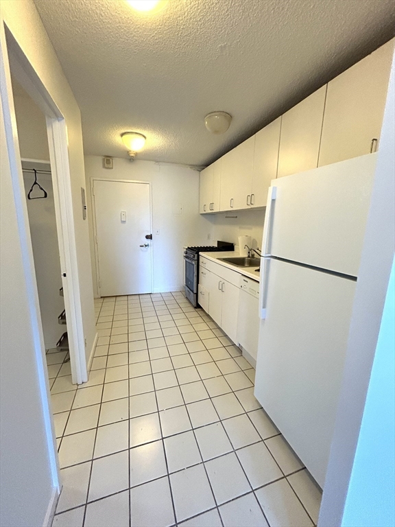 Studio bed, 1 bath apartment for rent at 44 Washington St Unit 508, Brookline Village — photo 2 of 19