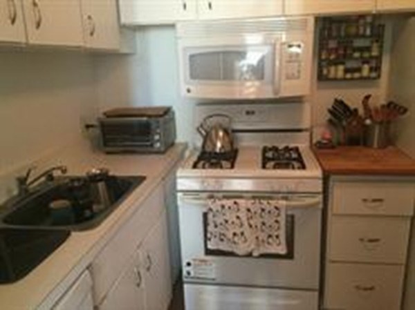 1 bed, 1 bath apartment for rent at 44 Washington St Unit 517, Brookline Village — photo 4 of 18