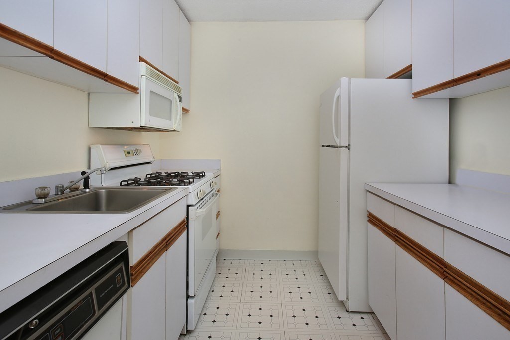 2 bed, 2 bath apartment for rent at 44 Washington St Unit 602, Brookline — photo 5 of 12