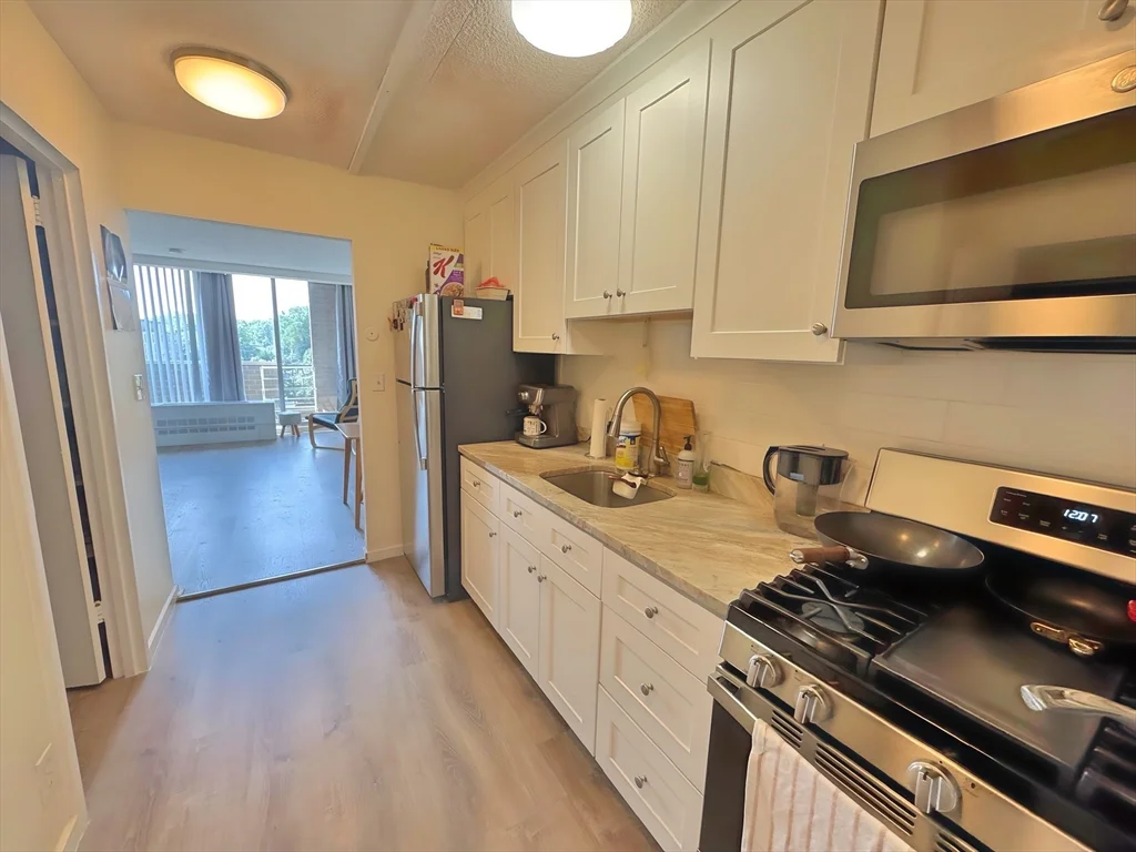 Studio bed, 1 bath apartment for rent at 44 Washington St Unit 814, Brookline Village — photo 3 of 15