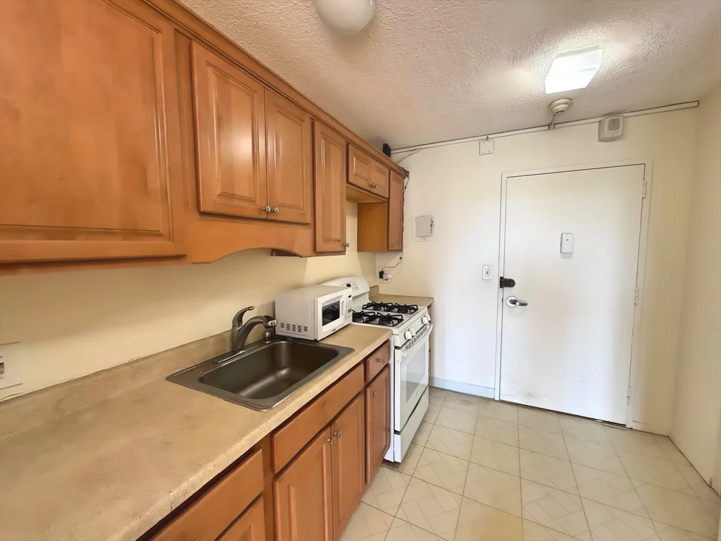 Studio bed, 1 bath apartment for rent at 44 Washington St Unit 906, Brookline Village — photo 5 of 10