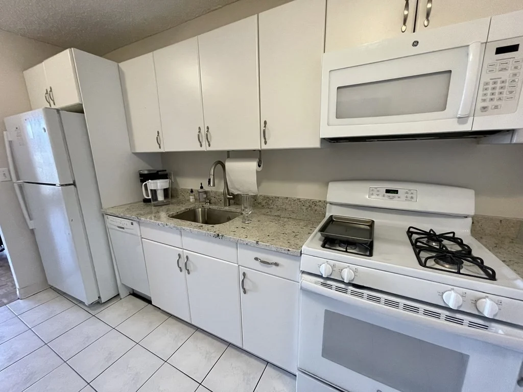 Studio bed, 1 bath apartment for rent at 44 Washington St Unit 915, Brookline — photo 5 of 17