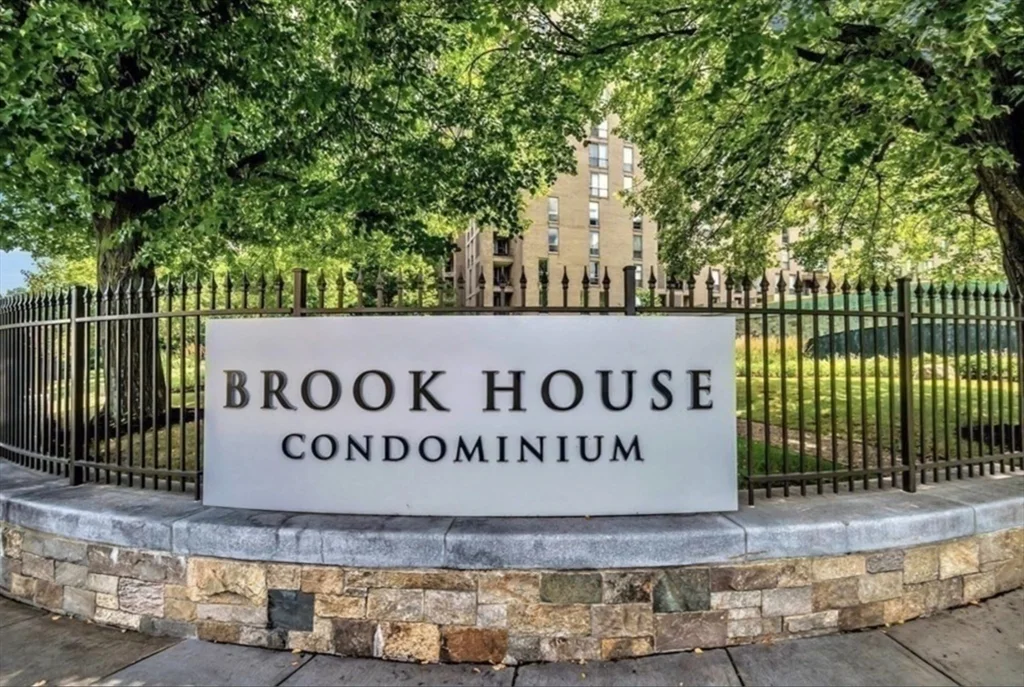 Studio bed, 1 bath apartment for rent at 44 Washington Unit 1009, Brookline Village