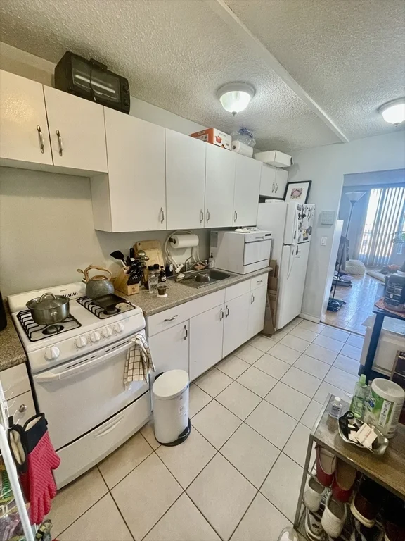 Studio bed, 1 bath apartment for rent at 44 Washington Unit 1009, Brookline Village — photo 5 of 12