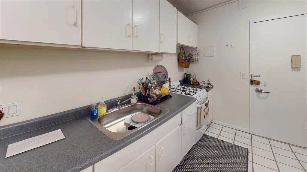 Studio bed, 1 bath apartment for rent at 44 Washington Unit 515, Coolidge Corner — photo 4 of 5