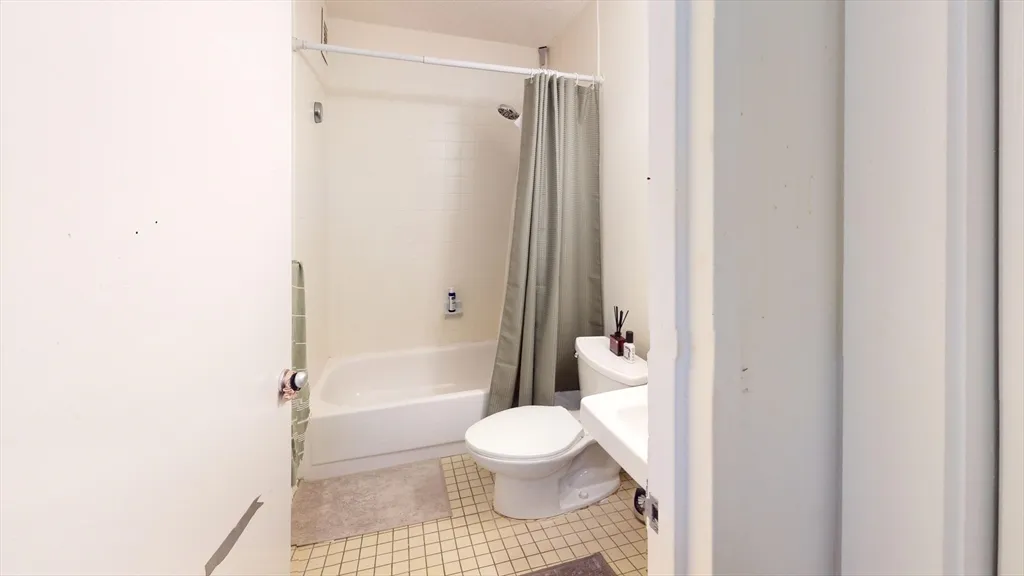 Studio bed, 1 bath apartment for rent at 44 Washington Unit 515, Coolidge Corner — photo 5 of 5