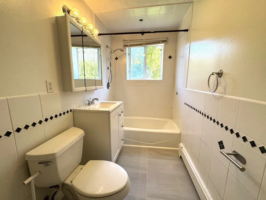 2 bed, 1 bath apartment for rent at 44 Westgate Rd Unit 5, Chestnut Hill — photo 11 of 15