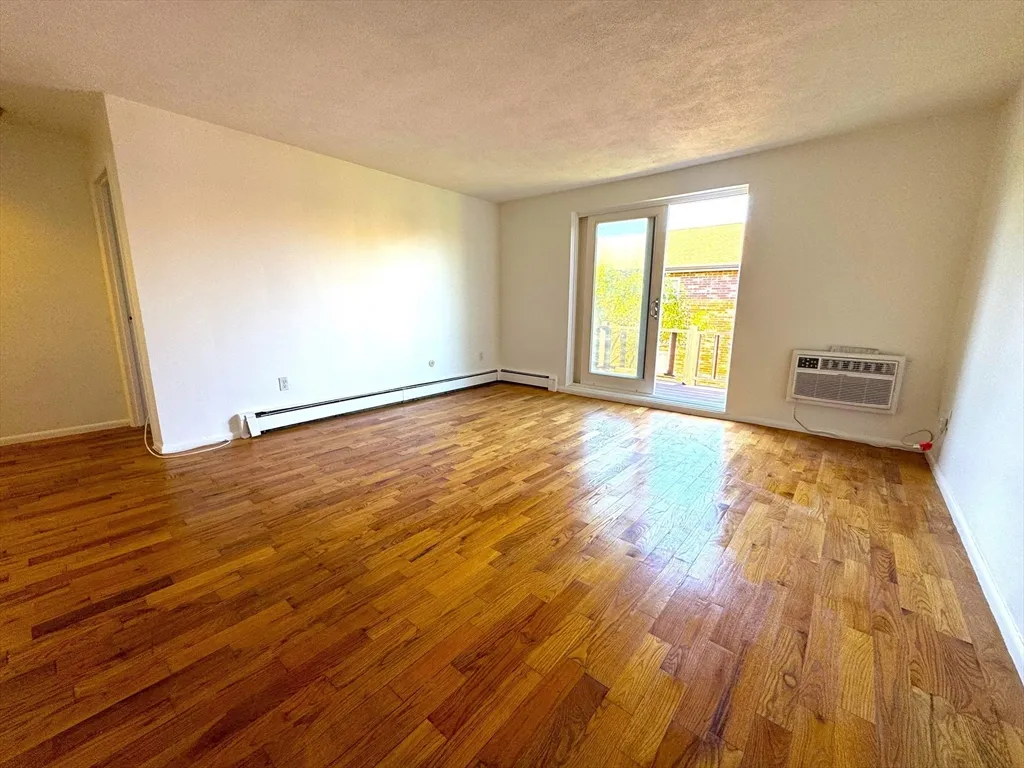2 bed, 1 bath apartment for rent at 44 Westgate Rd Unit 5, Chestnut Hill — photo 3 of 15