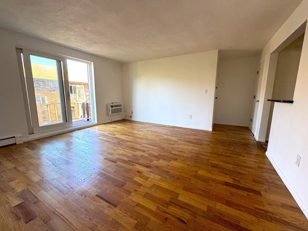 2 bed, 1 bath apartment for rent at 44 Westgate Rd Unit 5, Chestnut Hill — photo 6 of 15