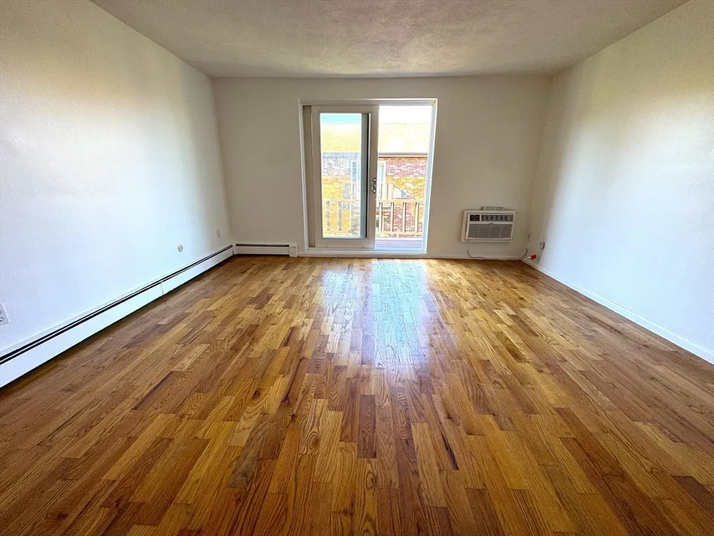 2 bed, 1 bath apartment for rent at 44 Westgate Rd Unit 5, Chestnut Hill — photo 4 of 15