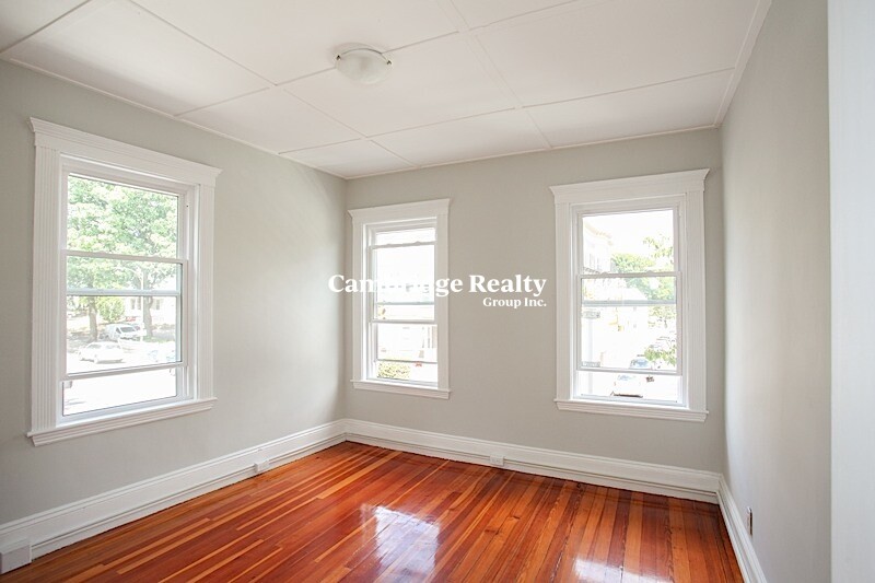 3 bed, 2 bath apartment for rent at 44 William St Unit 2T, South Medford — photo 5 of 6