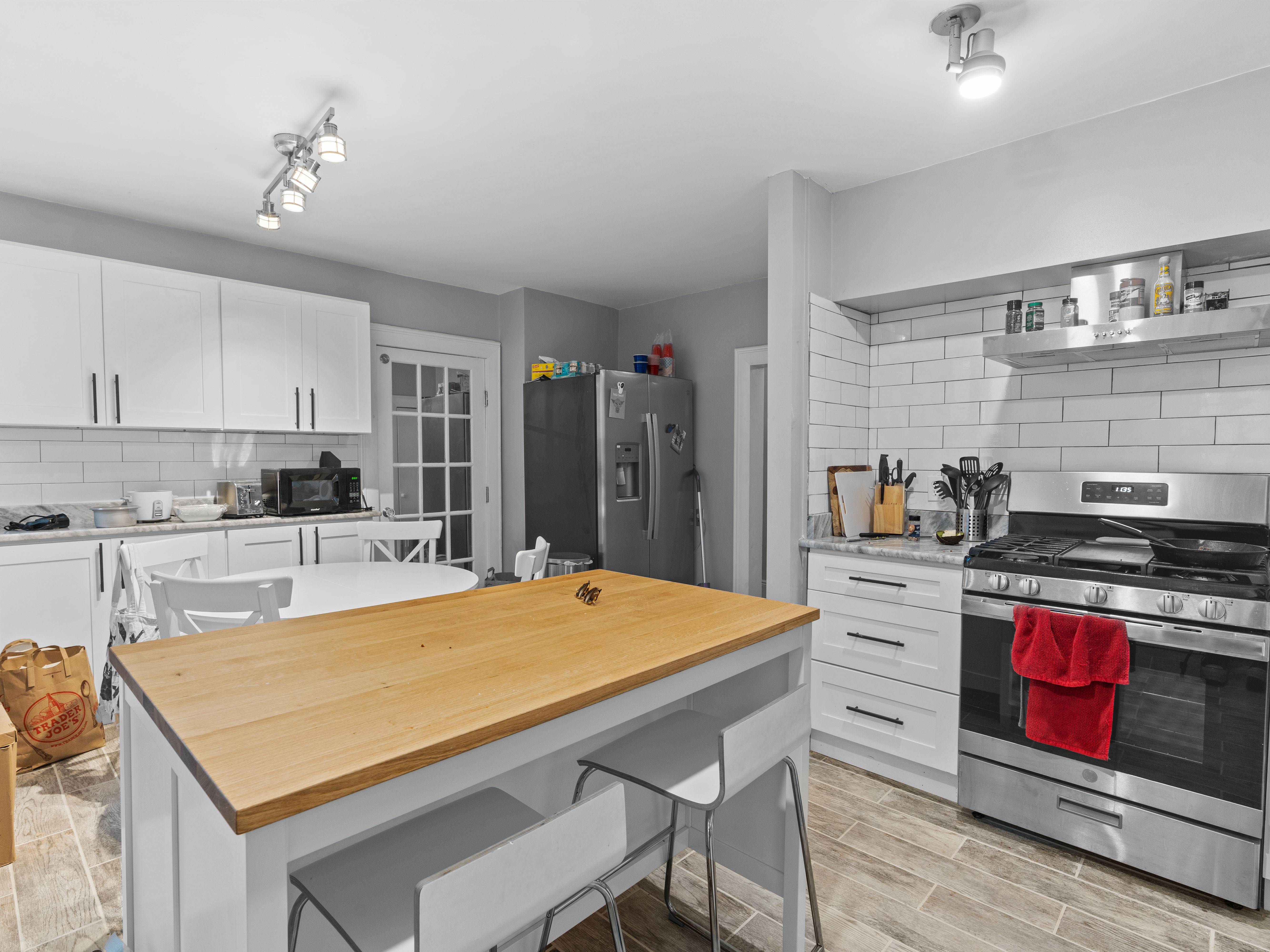 3 bed, 2 bath apartment for rent at 44 William St Unit 2T, South Medford — photo 1 of 6