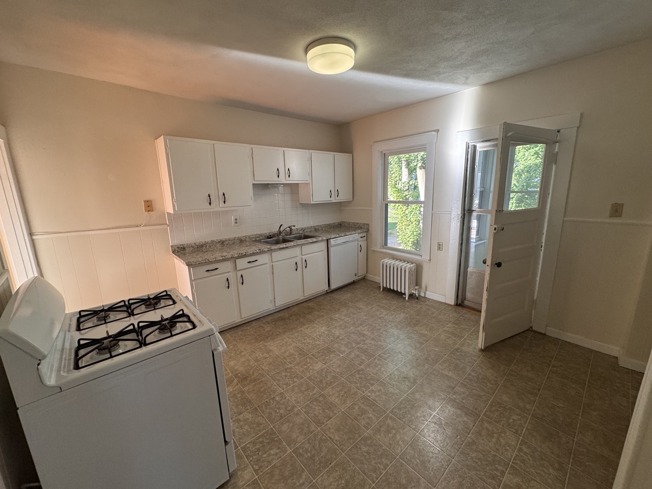 2 bed, 1 bath apartment for rent at 44 Wilson Ave, Waverley — photo 4 of 21