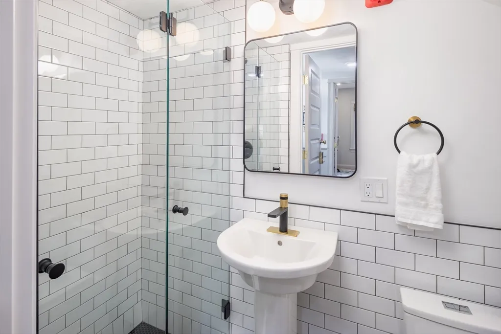 8+ bed, 4+ bath apartment for rent at 44 Winslow Rd, Coolidge Corner — photo 26 of 35