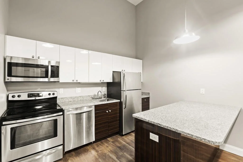 4 bed, 2 bath apartment for rent at 44 Winter St Unit 201, Midtown — photo 3 of 9