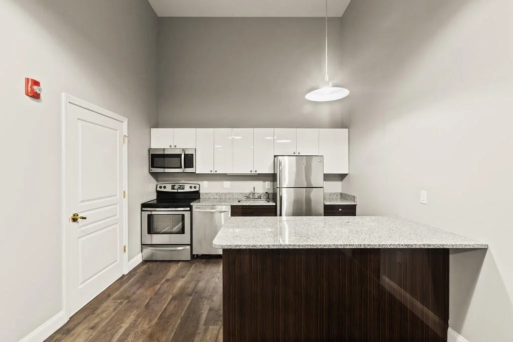 4 bed, 2 bath apartment for rent at 44 Winter St Unit 201, Midtown — photo 2 of 9