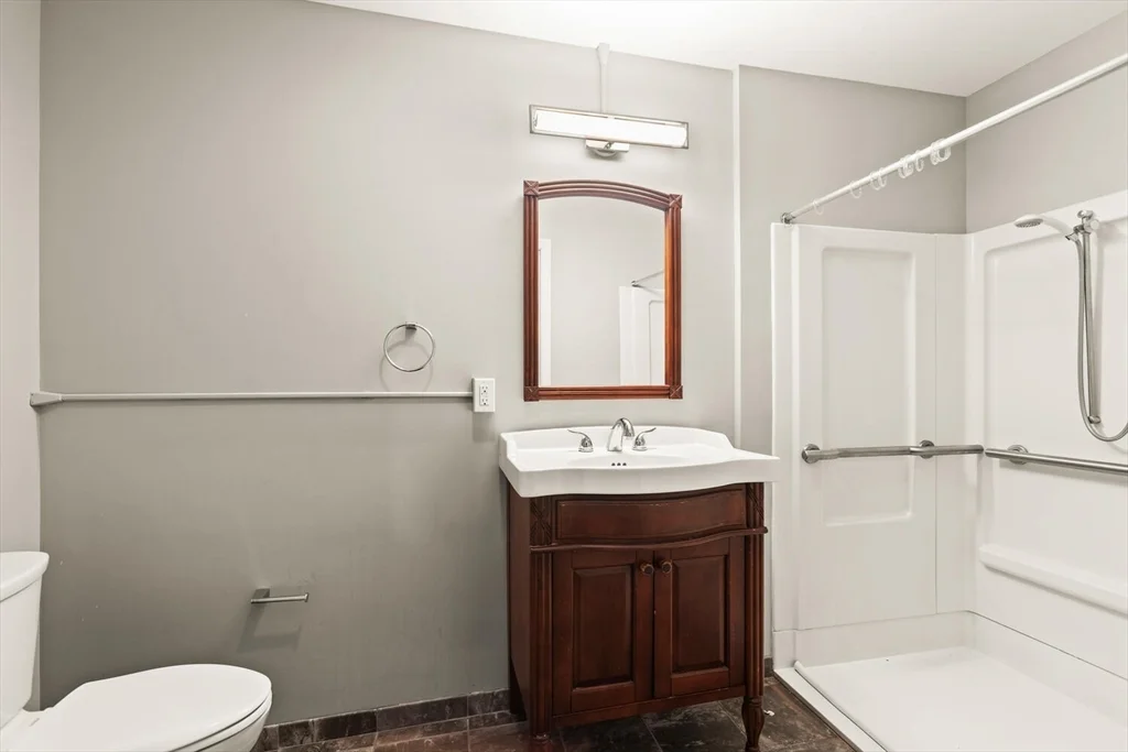 3 bed, 2 bath apartment for rent at 44 Winter St Unit 202, Midtown — photo 5 of 7