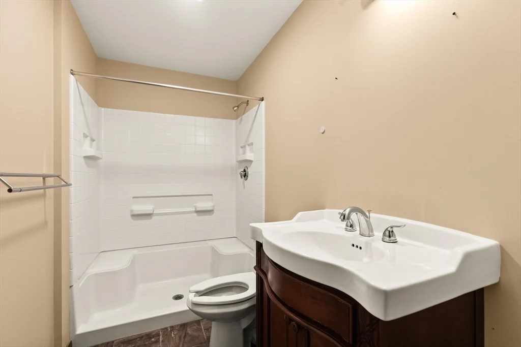 3 bed, 2 bath apartment for rent at 44 Winter St Unit 202, Midtown — photo 6 of 7