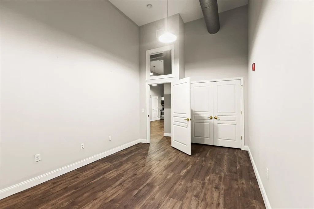 3 bed, 2 bath apartment for rent at 44 Winter St Unit 302, Midtown — photo 3 of 8