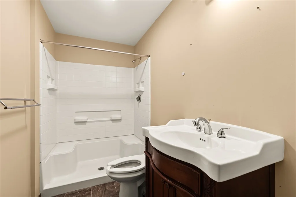4 bed, 2 bath apartment for rent at 44 Winter St Unit 303, Boston Downtown — photo 7 of 11