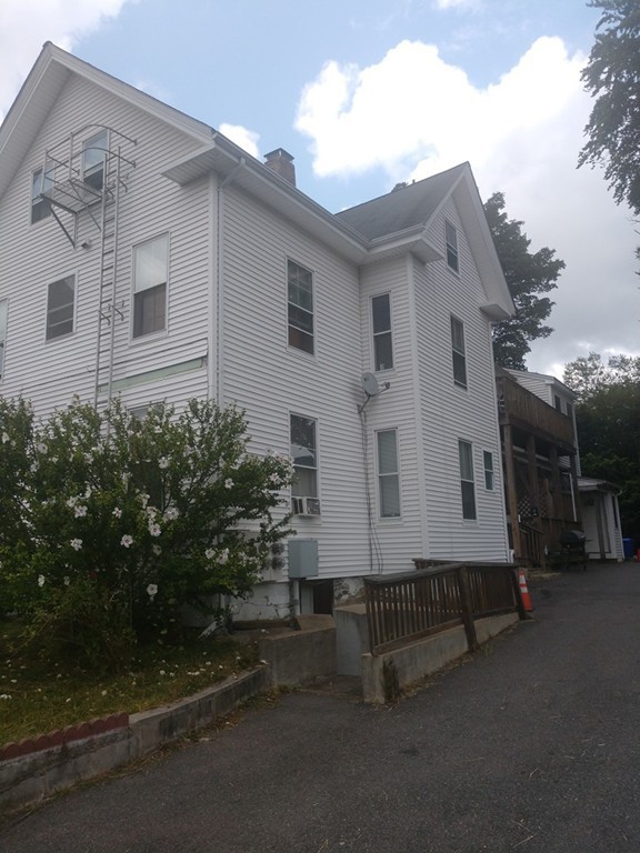 3 bed, 2.5 bath apartment for rent at 44 Winthrop St Unit 3, Taunton — photo 3 of 21