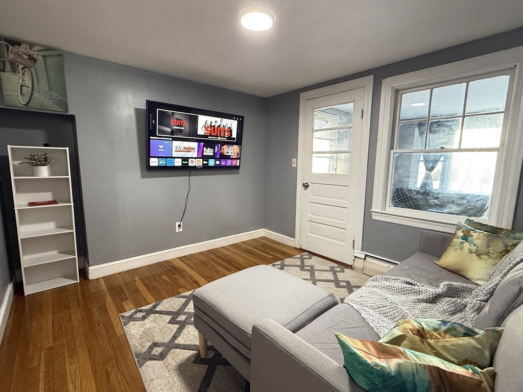 3 bed, 1 bath apartment for rent at 44 Woodlawn Ave , Unit 2, Everett — photo 5 of 12