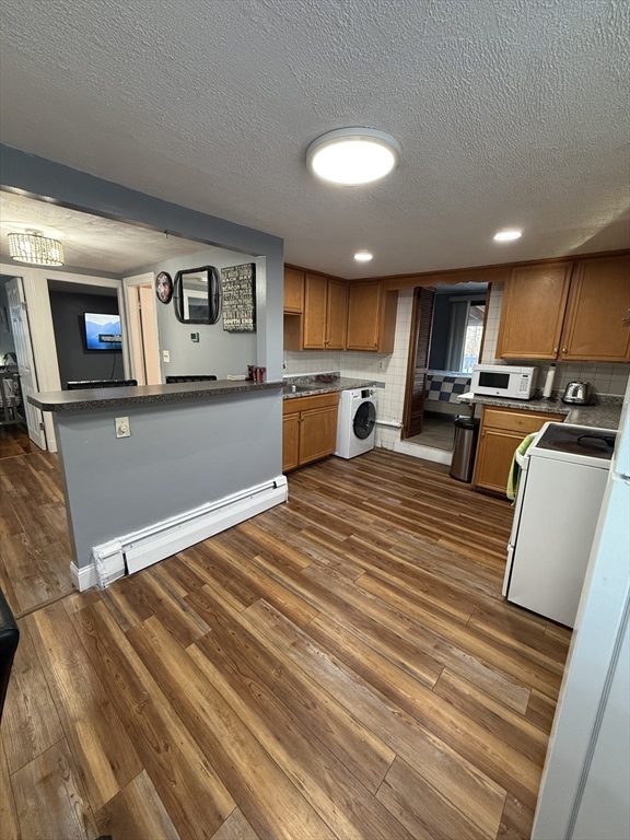 3 bed, 1 bath apartment for rent at 44 Woodlawn Ave , Unit 2, Everett — photo 1 of 12
