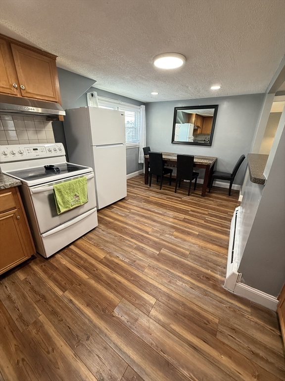 3 bed, 1 bath apartment for rent at 44 Woodlawn Ave , Unit 2, Everett — photo 3 of 12