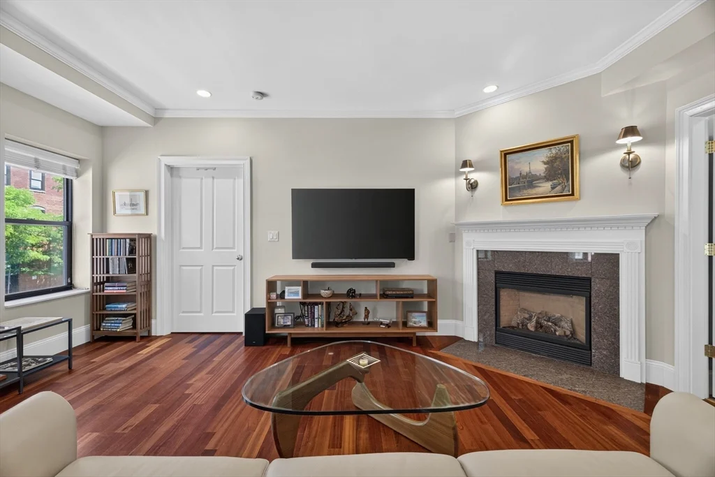 1 bed, 1 bath apartment for rent at 440 Commercial St Unit 202, North End — photo 3 of 26