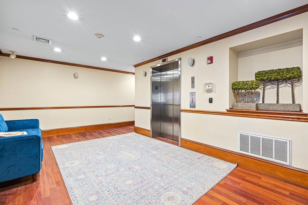2 bed, 1 bath apartment for rent at 440 Commercial St Unit 503, Waterfront — photo 15 of 18