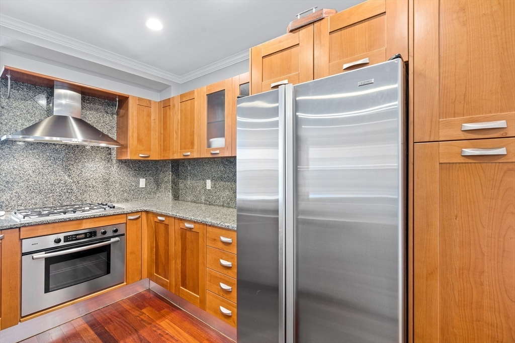 2 bed, 1 bath apartment for rent at 440 Commercial St Unit 503, Waterfront — photo 4 of 18