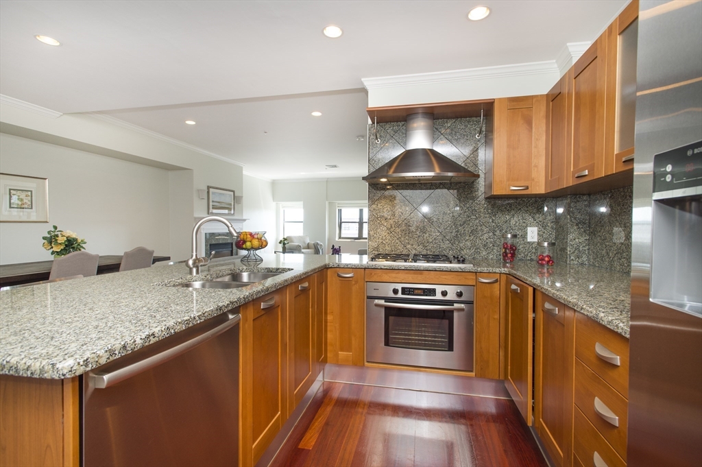 2 bed, 1 bath apartment for rent at 440 Commercial St Unit 603, Waterfront — photo 3 of 19