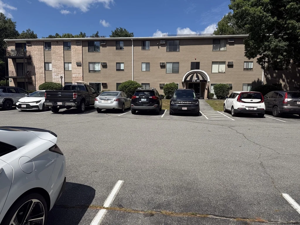 2 bed, 1 bath apartment for rent at 440 North Ave Unit 227, Zip 01830