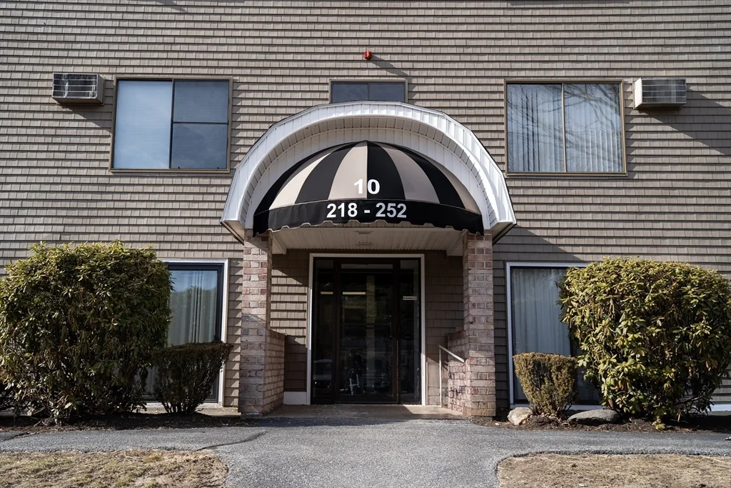 2 bed, 1 bath apartment for rent at 440 North Ave Unit 239, Haverhill