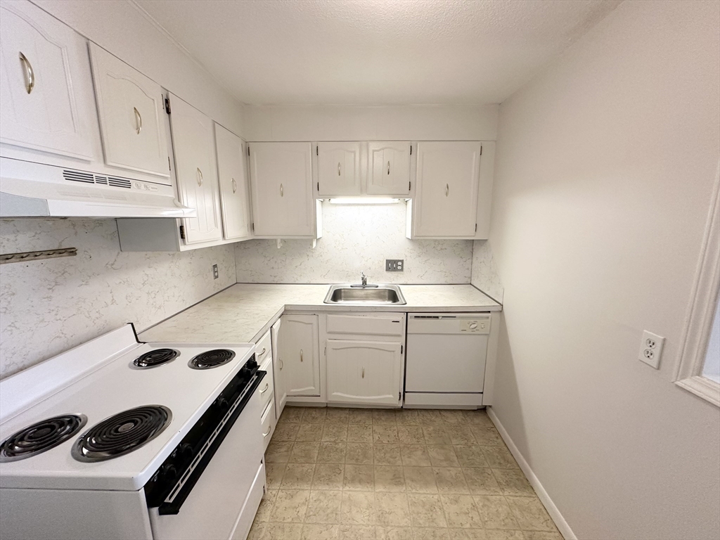 2 bed, 1 bath apartment for rent at 440 North Avenue Bdlg 4 Unit 85, Zip 01830 — photo 5 of 10
