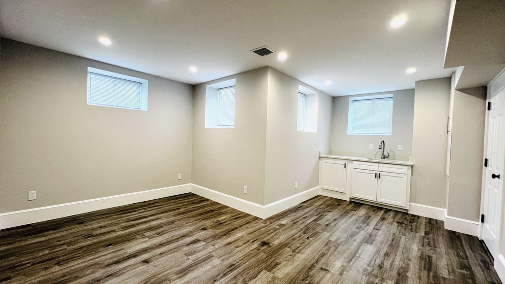 4 bed, 2 bath apartment for rent at 440 Washington St Unit 1, Wellesley — photo 10 of 16