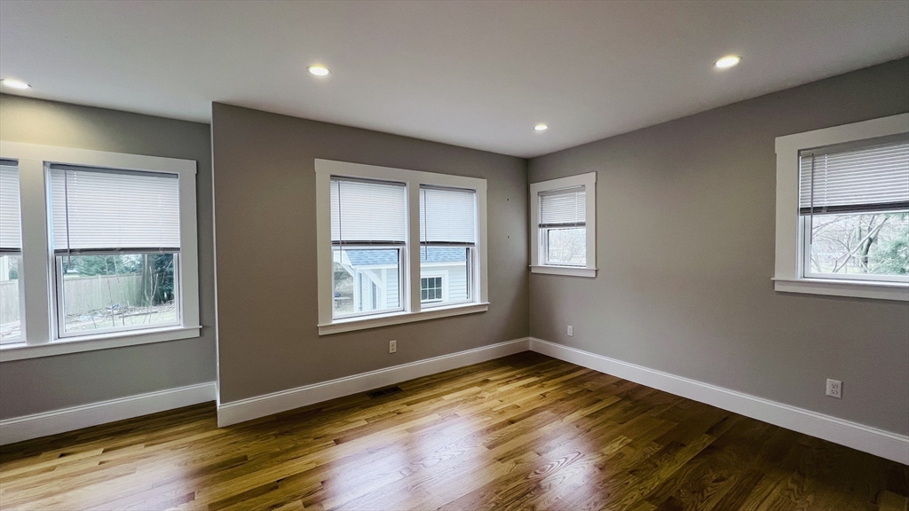 4 bed, 2 bath apartment for rent at 440 Washington St Unit 1, Wellesley — photo 4 of 16