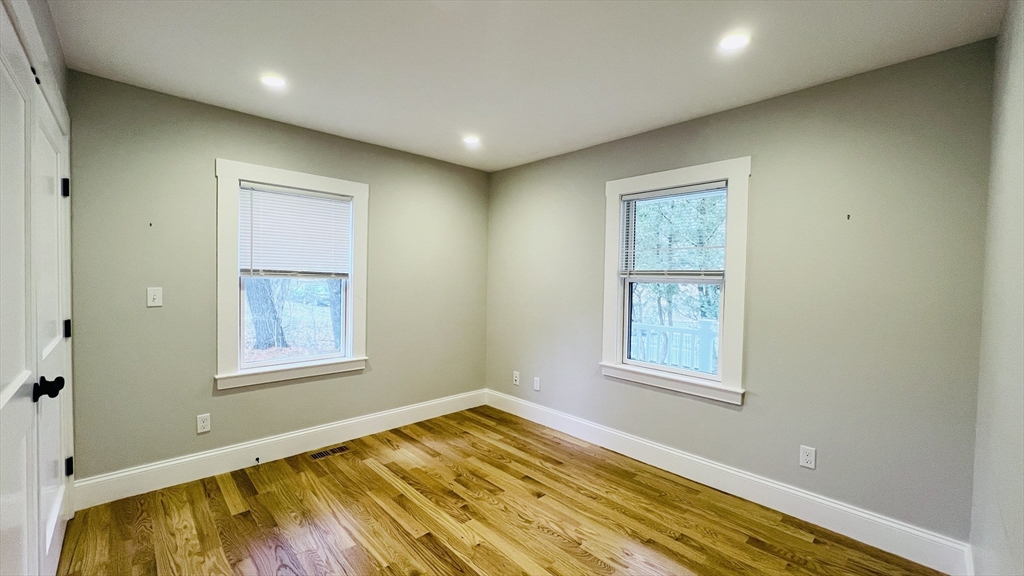 4 bed, 2 bath apartment for rent at 440 Washington St Unit 1, Wellesley — photo 6 of 16