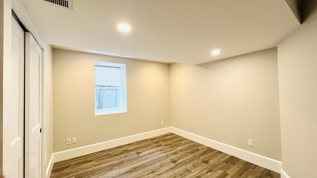 4 bed, 2 bath apartment for rent at 440 Washington St Unit 1, Wellesley — photo 13 of 16