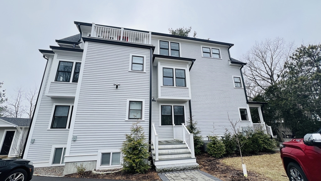 4 bed, 2 bath apartment for rent at 440 Washington St Unit 1, Wellesley — photo 1 of 16