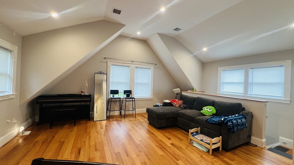 4 bed, 2 bath apartment for rent at 440 Washington St Unit 2, Wellesley