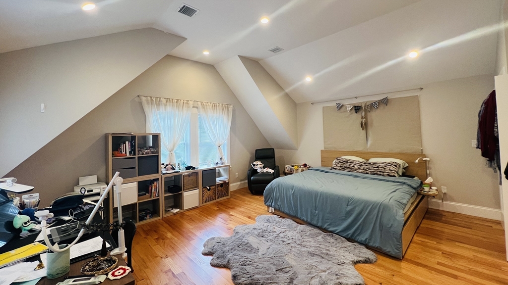 4 bed, 2 bath apartment for rent at 440 Washington St Unit 2, Wellesley — photo 5 of 11