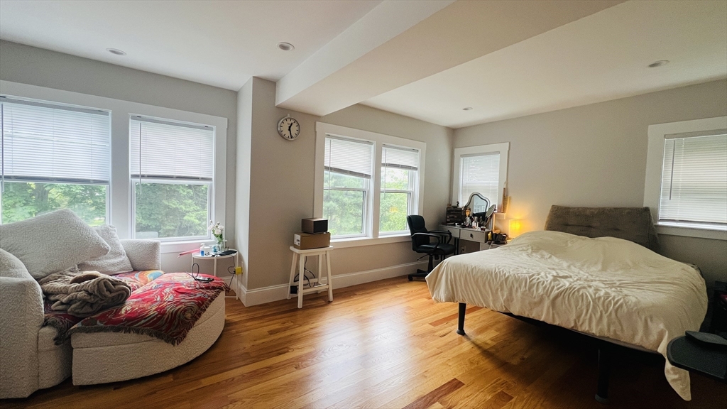4 bed, 2 bath apartment for rent at 440 Washington St Unit 2, Wellesley — photo 6 of 11