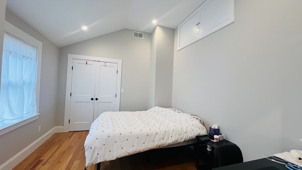 4 bed, 2 bath apartment for rent at 440 Washington St Unit 2, Wellesley — photo 7 of 11