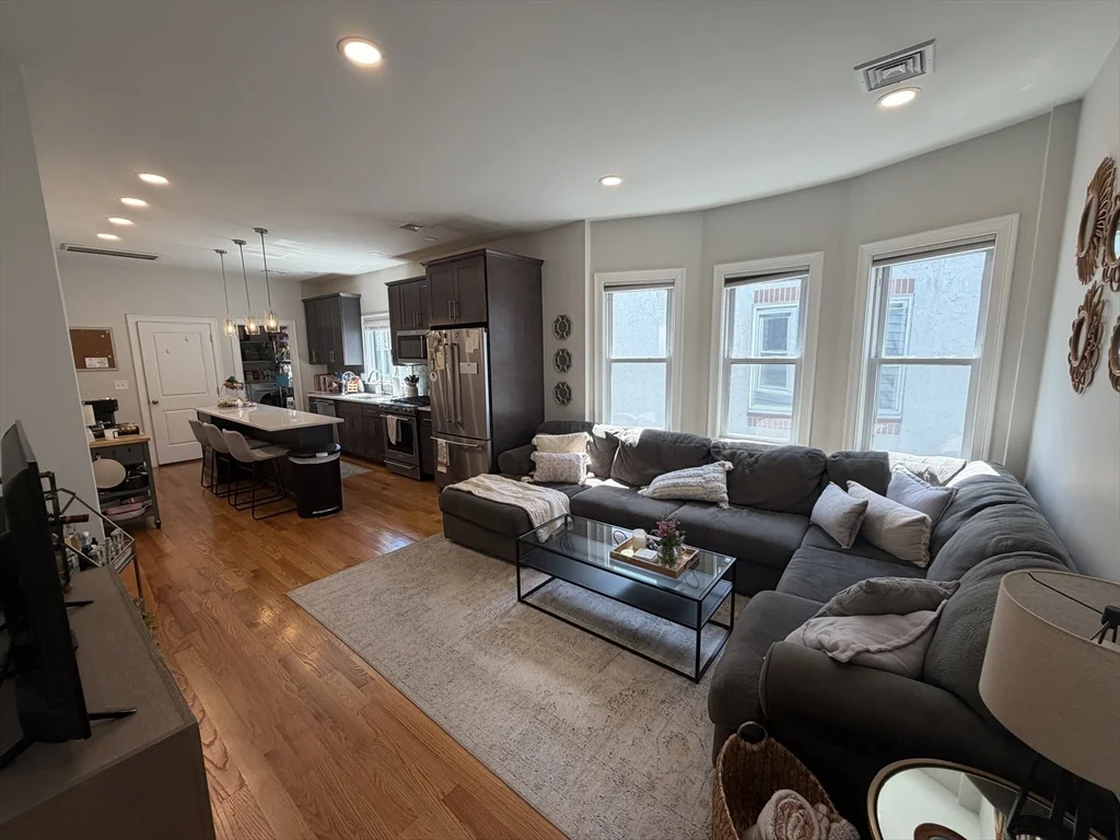 3 bed, 2 bath apartment for rent at 440 Windsor St Unit 440, Kendall Square — photo 2 of 18