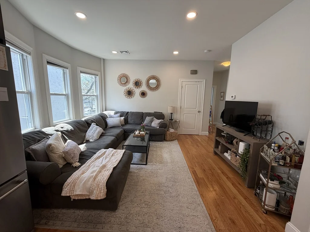 3 bed, 2 bath apartment for rent at 440 Windsor St Unit 440, Kendall Square — photo 6 of 18