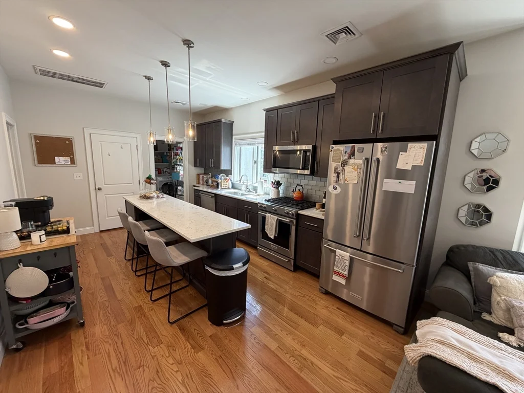 3 bed, 2 bath apartment for rent at 440 Windsor St Unit 440, Kendall Square — photo 3 of 18